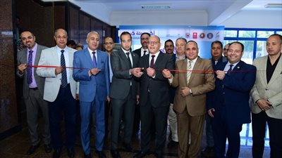 رئيس جامعة سوهاج يفتتح 