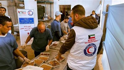 الهلال الأحمر الكويتي يوزع 30 ألف وجبة إفطار صائم جنوب قطاع غزة