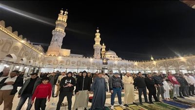بث مباشر.. صلاة العشاء والتراويح من الجامع الأزهر
