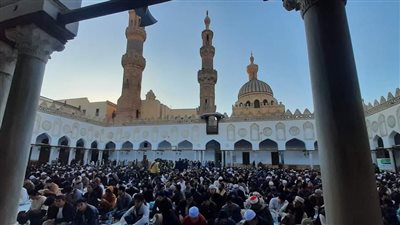 الخامس عشر من رمضان.. قيادات الأزهر يشاركون الوافدين إفطارهم 
