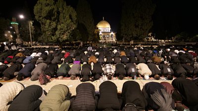 الاحتلال يقتحم المصلى القبلي بالمسجد الأقصى ويجبر المعتكفين على المغادرة