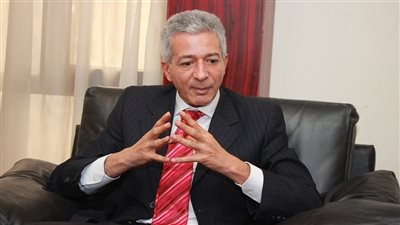 علاء عز: السلاسل التجارية ملتزمة بشطب السعر القديم خلال 48 ساعة 