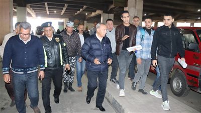 محافظ القليوبية يتفقد مواقف السيارات لمتابعة التزام السائقين بالتعريفة الجديدة