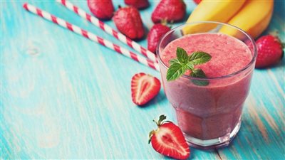 مفاجأة صحية تجبرك على شرب عصير الموز بالفراولة بعد الإفطار في رمضان