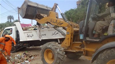 محافظ أسيوط: رفع 455 طن قمامة خلال حملات نظافة بديروط والبداري وأبو تيج
