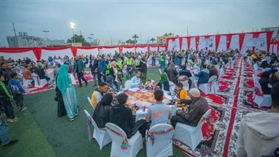 ضمت «اللحوم والدواجن والفواكة والحلويات» محافظ الشرقية يفطر مع «عمال النظافة والتجميل»