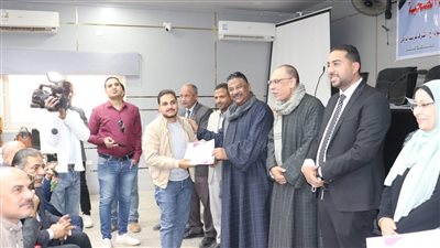 إدارة أبوتشت الصحية في قنا تكرم المتميزين تقديرًا لجهودهم