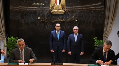 توقيع عقد تخصيص أرض لإنشاء مصنع لصوامع تخزين الغلال بشرق بورسعيد