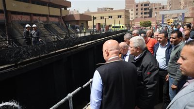 محافظ القليوبية ورئيس شركة المياه يتفقدان موقع حريق محطتي صرف الخصوص والقلج