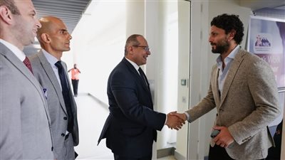 السفير المصري يستقبل بعثة الأهلي في مطار دار السلام