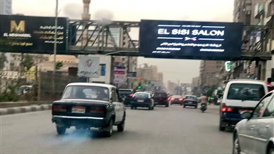 أول كوبري علوي للمشاة في طنطا يتحول إلى شاشة إعلانات ضوئية