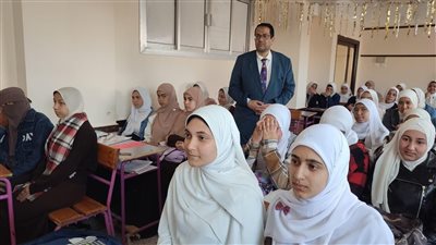 وكيل تعليم الغربية يتابع انتظام الدراسة بمدرسة السيدة صفية الثانوية ببسيون 