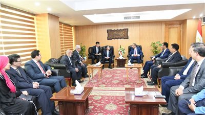 الفيوم تستقبل وفدًا صينيًا لبحث التعاون في التكنولوجيا الفائقة الطاقة المتجددة 