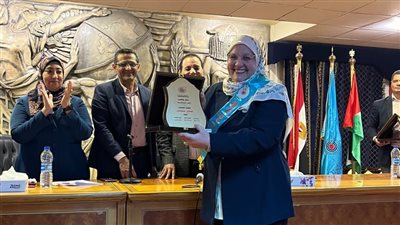 تكريم الكاتبة حنان عثمان في احتفالية الأم المثالية بنقابة الصحفيين 