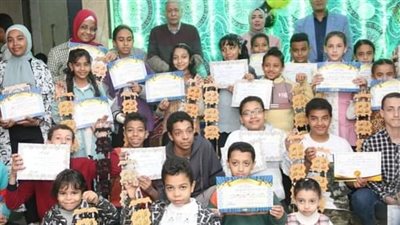 مدير تعليم قنا يكرم حفظة القرآن الكريم بمدرسة سيدي عبد الرحيم الإعدادية