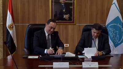 بقيمة مليون وربع.. بنك ناصر يمول 10 منح دراسية للمتفوقين بمدينة زويل