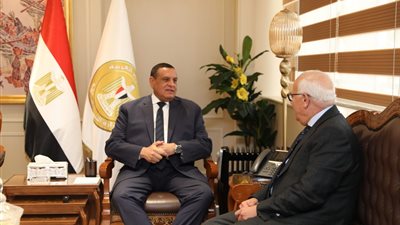 وزير التنمية المحلية يتابع مع محافظ بورسعيد عدداً من الملفات الخدمية