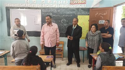 مدير تعليم قوص يتفقد مدرستى شركة السكر وشهداء الثورة الإبتدائية 