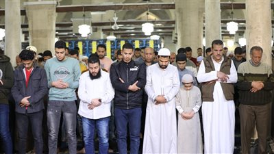 بـ5 قراءات.. آلاف المصلين يشهدون صلاتي العشاء والتراويح بالجامع الأزهر