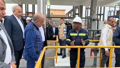 وزير قطاع الأعمال يتفقد المصانع ووحدات الإنتاج بالإسكندرية 