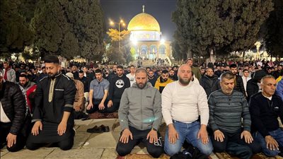 بث مباشر.. صلاة العشاء والتراويح بالمسجد الأقصى الليلة الـ 20 من رمضان