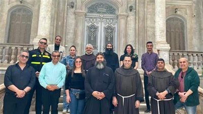تفاصيل زيارة الآباء الفرنسيسكان وعدد من الفنانين إلى دير المحرق..شاهد