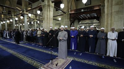 بالقراءات العشر.. نخبة من قرّاء القرآن بصلاتى العشاء والتراويح بالجامع الأزهر 