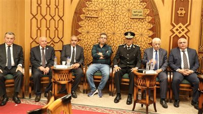 شاهد| طارق شوقي يعزّي في نائب وزير التربية والتعليم 