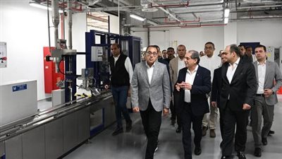 رئيس الوزراء يزور مصنع 
