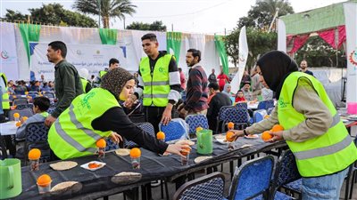 تنظيم أكبر مائدة رمضانية بميدان السيدة نفيسة.. 3000 وجبة