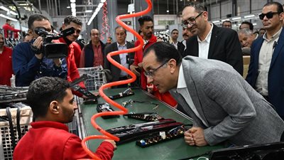 مدبولى يزور مصنع 