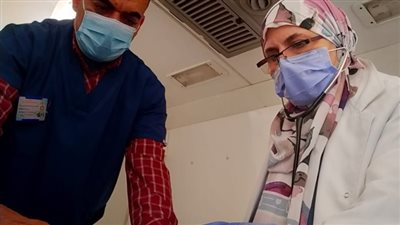 2000 مريض يستفيدون من خدمات القافلة الطبية بقرية قراجة   