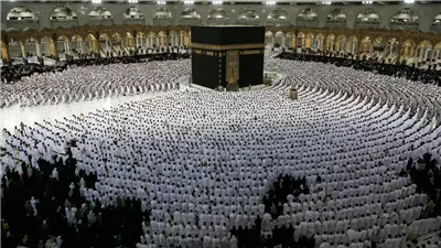 صلاة العشاء والتراويح بالمسجد الحرام في اللية الـ21 من رمضان (بث مباشر)