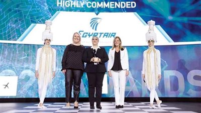 مطار أثينا الدولى يمنح جائزة أسرع شركة طيران نموًا فى أفريقيا لمصر للطيران