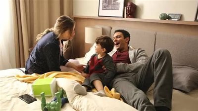 مسلسل بدون سابق إنذار الحلقة 5 ..خروج نجل آسر ياسين من المستشفى