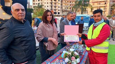 نائب محافظ البحيرة تكرم عمال النظافة 