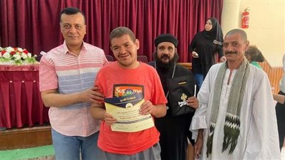 وكيل التعليم بقنا يكرم الطلاب الفائزين في المسابقة البحثية الدينية المسيحية