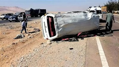 إصابة 6 أشخاص بسبب حادث انقلاب سيارة ميكروباص