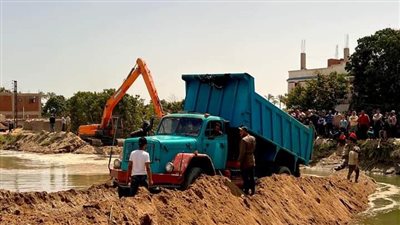 استمرار أعمال سحب المياه في السويس ولجان للكشف على حالة المنازل المتضررة