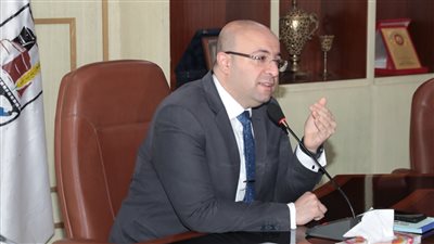 محافظ بني سويف يتابع انتظام سير العمل بساحة سوق السيارات ببياض العرب شرق النيل