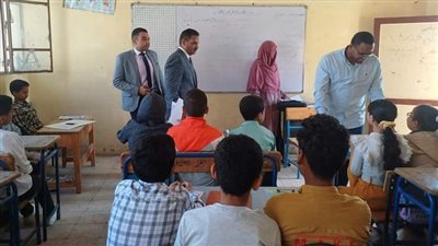 مدير عام التعليم يتفقد اختبارات شهر مارس بمدارس أبوتشت