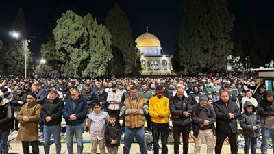 بث مباشر.. صلاة العشاء والتراويح بالمسجد الأقصى الليلة الـ 23 من رمضان