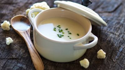 لعلاج نزلات البرد.. طريقة عمل شوربة القرنبيط بالكريمة