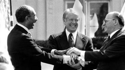 اتفاقية السلام بين مصر وإسرائيل في الحلقة 7 من مسلسل 