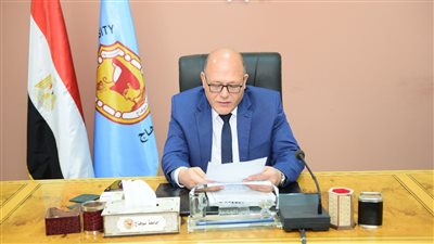 رئيس جامعة سوهاج يترأس اجتماع اللجنة العليا لبرنامج الصيدلة الاكلينيكية