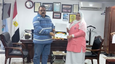 رئيس مدينة سفاجا يكرم فريق المبادرات الرئاسية المتنقل بالإدارة الصحية