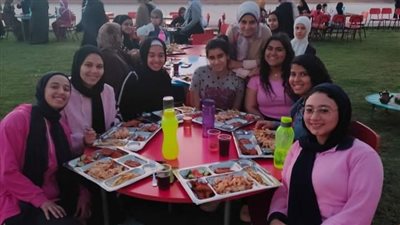 مدير تعليم قنا يشارك طلاب ستيم مأدبة الإفطار