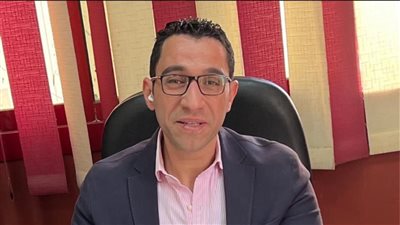 مدير مستشفى جامعة طنطا والجراحات يجرى جراحة معقده لمريض مسن يعاني السرطان