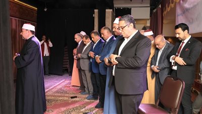 نائب رئيس جامعة الأزهر يؤدي صلاة المغرب بمسلمين داخل مطرانية الكاثوليك بأسيوط 