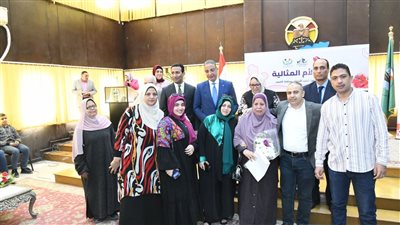 محافظ الفيوم يكرم الأمهات المثاليات صاحبات قصص الكفاح 